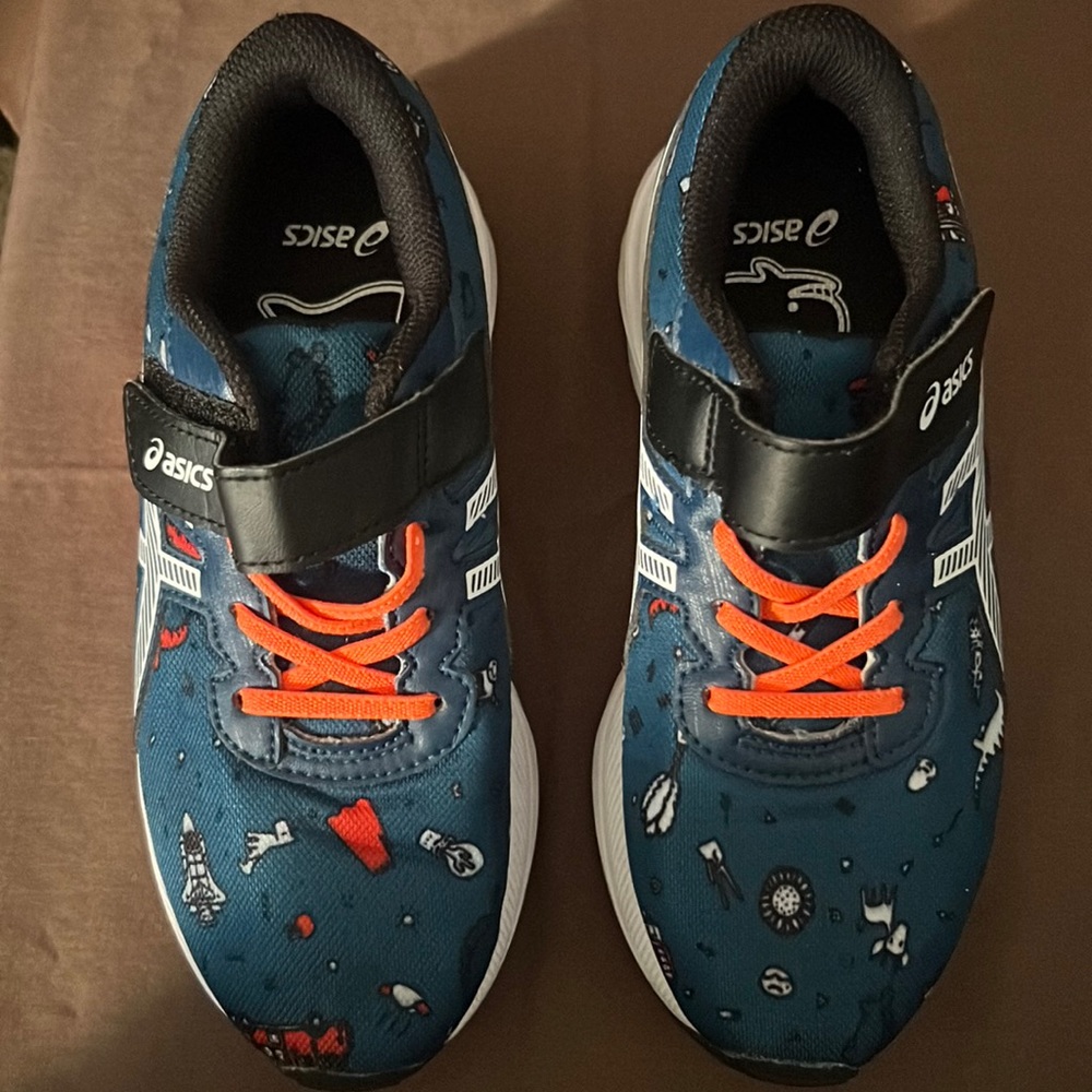 Kid’s multicolored ASICS size 2 1/2 boys
